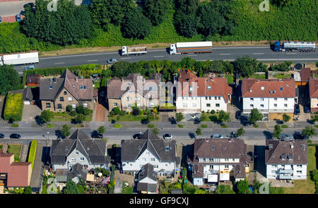 Luftbild, Bundesstraße B224 mit Häusern auf die Straße Garten, Gladbeck, Ruhr Gebiet, Nord Rhein Westfalen, Deutschland, Europa Stockfoto