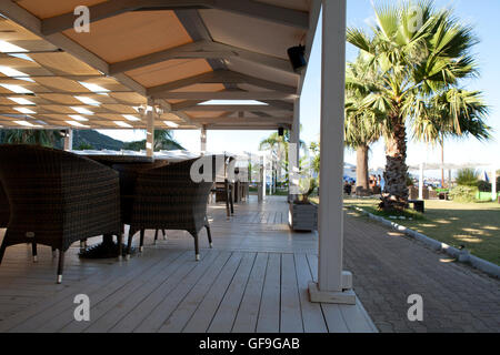 Bar am Strand von Antisamos, Insel Kefalonia im Ionischen Meer, Griechenland Stockfoto