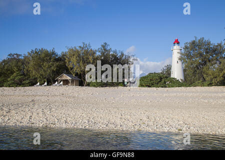 Ein Strand und ein Leuchtturm auf Lady Elliot Island in Queensland, Australien Stockfoto