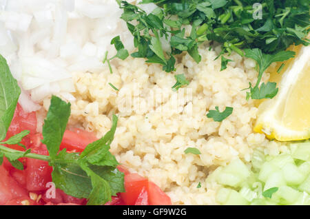 Taboulé libanesischen Salat mit Bulglur und frischem Gemüse Stockfoto