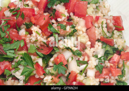 Taboulé libanesischen Salat mit Bulglur und frischem Gemüse Stockfoto