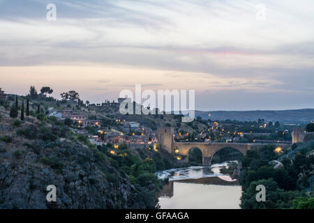 San Martin-Brücke über den Fluss Tajo in Toledo Spanien Stockfoto