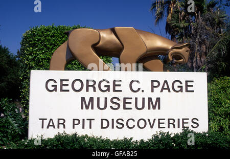 Schild am George C. Page Museum in den Teergruben von La Brea in Los Angeles, Kalifornien Stockfoto