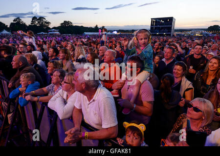 Carfest Nord, Bolesworth, Cheshire, UK. 29. Juli 2016. Die Veranstaltung ist die Idee von Chris Evans und Funktionen 3 Tage von Autos, Musik und Unterhaltung mit einem Gewinn an die Stiftung Kinder in Not gespendet. Andrew Paterson/Alamy Live-Nachrichten Stockfoto