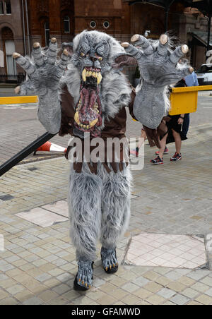 Manchester, UK. 30. Juli 2016. Gäste Ankunft in Manchester Central zum MCM Manchester Comic Con, Samstag, 30 Juli Manchester, Vereinigtes Königreich. Bildnachweis: Stephen Searle/Alamy Live-Nachrichten Stockfoto