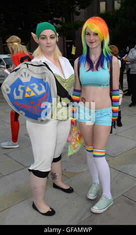 Manchester, UK. 30. Juli 2016. Gäste Ankunft in Manchester Central zum MCM Manchester Comic Con, Samstag, 30 Juli Manchester, Vereinigtes Königreich. Bildnachweis: Stephen Searle/Alamy Live-Nachrichten Stockfoto