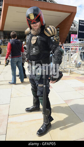 Manchester, UK. 30. Juli 2016. Gäste Ankunft in Manchester Central zum MCM Manchester Comic Con, Samstag, 30 Juli Manchester, Vereinigtes Königreich. Bildnachweis: Stephen Searle/Alamy Live-Nachrichten Stockfoto