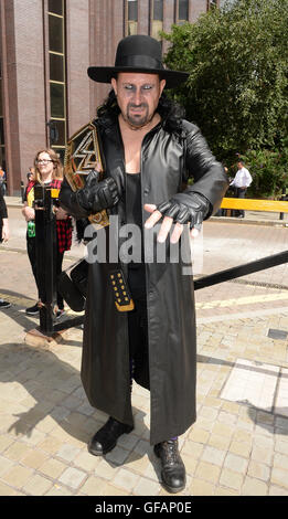 Manchester, UK. 30. Juli 2016. Gäste Ankunft in Manchester Central zum MCM Manchester Comic Con, Samstag, 30 Juli Manchester, Vereinigtes Königreich. Bildnachweis: Stephen Searle/Alamy Live-Nachrichten Stockfoto