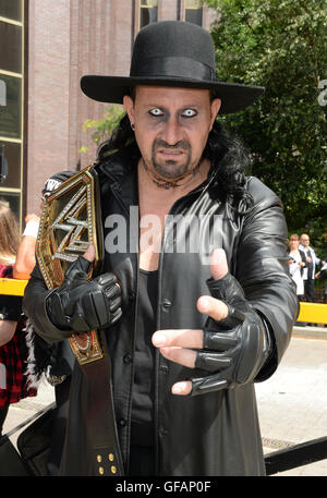 Manchester, UK. 30. Juli 2016. Gäste Ankunft in Manchester Central zum MCM Manchester Comic Con, Samstag, 30 Juli Manchester, Vereinigtes Königreich. Bildnachweis: Stephen Searle/Alamy Live-Nachrichten Stockfoto