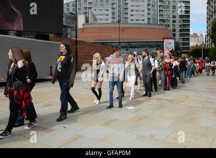 Manchester, UK. 30. Juli 2016. Gäste Ankunft in Manchester Central zum MCM Manchester Comic Con, Samstag, 30 Juli Manchester, Vereinigtes Königreich. Bildnachweis: Stephen Searle/Alamy Live-Nachrichten Stockfoto