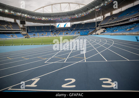 Rio De Janeiro, Brasilien. 29. Juli 2016. Gesamtansicht der Olympic Stadium Joao Havelange in Rio De Janeiro, Brasilien, 29. Juli 2016. Das Stadion veranstaltet die Leichtathletik-Leichtathletik-Veranstaltungen für die Olympischen Spiele 2016 in Rio. Olympische Spiele 2016 in Rio statt von 05 bis 21 August. Foto: Michael Kappeler/Dpa/Alamy Live News Stockfoto