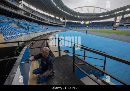 Rio De Janeiro, Brasilien. 29. Juli 2016. Gesamtansicht der Olympic Stadium Joao Havelange in Rio De Janeiro, Brasilien, 29. Juli 2016. Das Stadion veranstaltet die Leichtathletik-Leichtathletik-Veranstaltungen für die Olympischen Spiele 2016 in Rio. Olympische Spiele 2016 in Rio statt von 05 bis 21 August. Foto: Michael Kappeler/Dpa/Alamy Live News Stockfoto