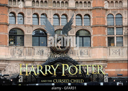 London, UK.  30. Juli 2016.  Die Eröffnungs-Gala des neuen Stücks von JK Rowling namens "Harry Potter und das verfluchte Kind" findet statt am Palace Theatre.  Bildnachweis: Stephen Chung / Alamy Live News Stockfoto