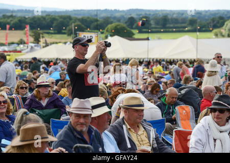 Carfest Nord, Bolesworth, Cheshire, UK. 30. Juli 2016. Die Veranstaltung ist die Idee von Chris Evans und Funktionen 3 Tage von Autos, Musik und Unterhaltung mit einem Gewinn an die Stiftung Kinder in Not gespendet. Andrew Paterson/Alamy Live-Nachrichten Stockfoto