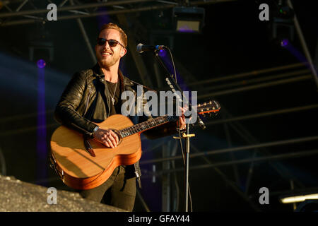 Carfest Nord, Bolesworth, Cheshire, UK. 30. Juli 2016. James Morrison auf der Hauptbühne. Die Veranstaltung ist die Idee von Chris Evans und Funktionen 3 Tage von Autos, Musik und Unterhaltung mit einem Gewinn an die Stiftung Kinder in Not gespendet. Andrew Paterson/Alamy Live-Nachrichten Stockfoto