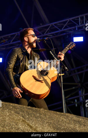 Carfest Nord, Bolesworth, Cheshire, UK. 30. Juli 2016. James Morrison auf der Hauptbühne. Die Veranstaltung ist die Idee von Chris Evans und Funktionen 3 Tage von Autos, Musik und Unterhaltung mit einem Gewinn an die Stiftung Kinder in Not gespendet. Andrew Paterson/Alamy Live-Nachrichten Stockfoto