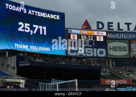 New York, USA. 30. Juli 2016. Display zeigt Punktzahl und Teilnahme an MLS-Spiel zwischen den New York City FC & Colorado Rapids im Yankees-Stadion Credit: Lev Radin/Alamy Live-Nachrichten Stockfoto