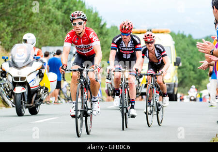 San Sebastian, Spanien. 30. Juli 2016. Sean de Bie (Lotto-Soudal), Zico Waeytens und Johannes Frohlinger (Team Giant Alpecin) während des Aufstiegs der Jaizkibel Aufstieg 36. Ausgabe des San Sebastian Classic (Clasica de San Sebastian), eine Rasse von eines Tages 2016 UCI World Tour, am Platz der Bürgermeister am 30. Juli 2016 in San Sebastian, Spanien. Bildnachweis: David Gato/Alamy Live-Nachrichten Stockfoto