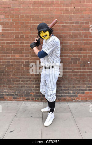 Olympia, London, UK. 31. Juli 2016. Menschen in Cosplay gekleidet kommen an der London Film and Comic Con © Matthew Chattle/Alamy Stockfoto