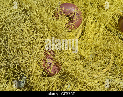 Meer-Treibnetz, die in der Sommersonne trocknet. Stockfoto