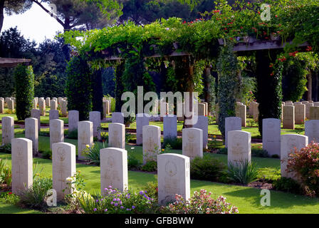 Falasche Lokalität, Anzio, Latium, Italien. Die WWII British Beach Head War Cemetery. Es enthält 2.316 Commonwealth Bestattungen der Zweite Weltkrieg, 295 von ihnen nicht identifiziert. Der Friedhof wurde von Louis de Soissons konzipiert. Stockfoto