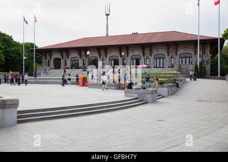 MONTREAL - 26. Mai 2016: Mount Royal-Chalet ist ein Gebäude nahe dem Gipfel des Mont-Royal in Montreal, Quebec, Kanada. T Stockfoto