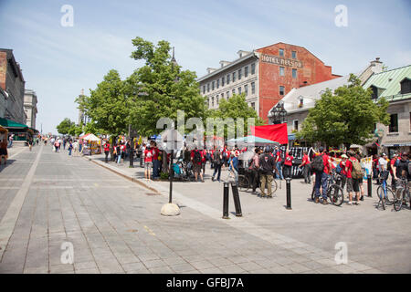 MONTREAL - 27. Mai 2016: Place Jacques-Cartier in old Montreal. Es ist einer der lebendigsten Orte in der ganzen Stadt mit geworden. Stockfoto