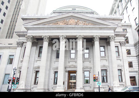 MONTREAL - 27. Mai 2016: The Bank of Montreal Head Office befindet sich in Saint Jacques Street in Montreal, Quebec, Kanada, Acro Stockfoto