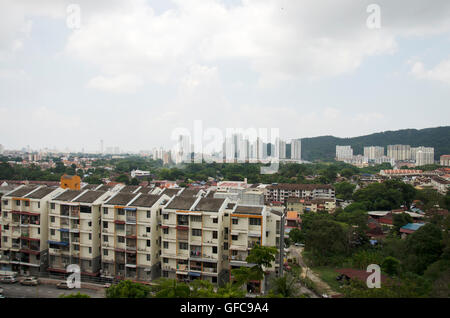 Blick Stadtbild von Penang Stadt aus Sicht der Kek Lok Si Chinese und buddhistische Tempel in Georgetown Penang, Malaysia Stockfoto