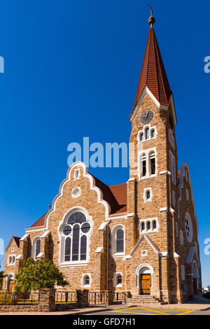 Die Christ Church (oder Christuskirche) ist ein historisches Wahrzeichen und evangelisch-lutherische Kirche in Windhoek, Namibia.  Nach dem Ende des Krieges Stockfoto