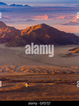 Sossusvlei befindet sich im südlichen Teil des Namib-Wüste, in der Namib-Naukluft Nationalpark Namibias. Stockfoto