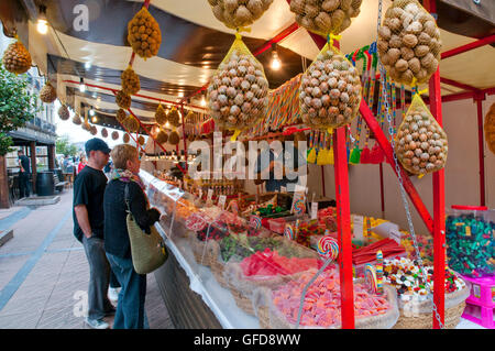 Kreditor-Stall im Flohmarkt. Ribadesella, Asturien, Spanien. Stockfoto