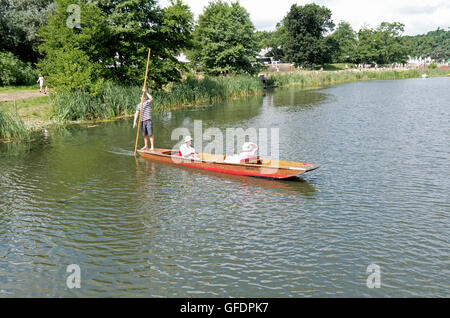 Ein Punt beim Latitude Festival in Henham Park, Southwold in Suffolk Stockfoto