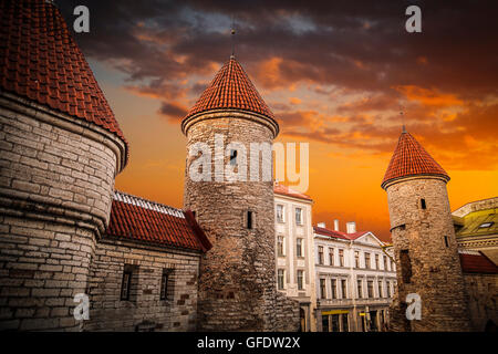 Türme von Viru-Tor in Tallinn - Estland zu schützen Stockfoto