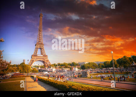 Sonnenaufgang in Paris mit dem Eiffelturm Stockfoto