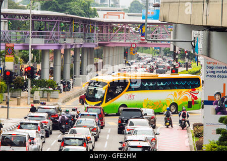 Erhöhten Fußgängerweg, Jalan Sultan Ismail, Kuala Lumpur, Malaysia Stockfoto