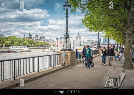 Vorgeschlagene Standort der umstrittenen Garten Brücke an Londons South Bank, Waterloo, Lambeth, UK Stockfoto