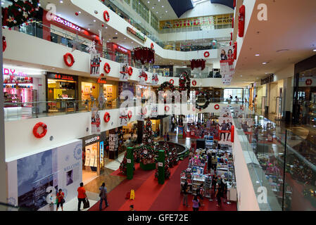 Kuching, Malaysia. Weihnachtsschmuck im shopping Center Plaza Merdeka. Sarawak. Borneo Stockfoto