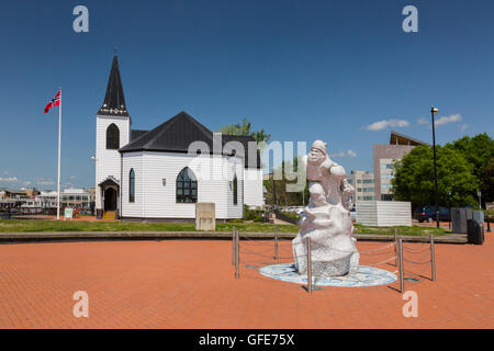 Die norwegische Kirche und Robert Scott Memorial in das sanierte Hafengebiet von South Glamorgan, Wales, Cardiff, UK Stockfoto