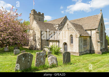 St.-Peter Kirche in Cotswold Dorf Windrush, Oxfordshire, England, Großbritannien Stockfoto