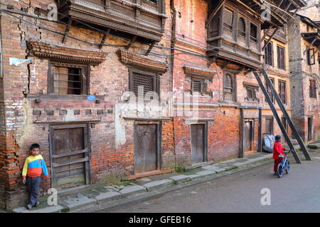 Fassade des traditionellen Hauses in Bhaktapur, Nepal Stockfoto