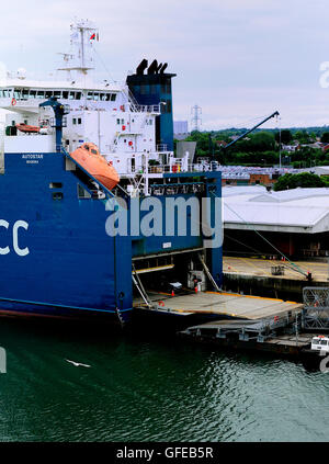 Notausstieg Handwerk auf einen Autotransporter - Hafen von Southampton 18. Juni 2016 Stockfoto