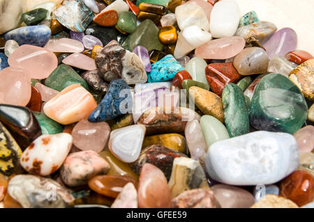 Eine Sammlung von verschiedenen Halbedelsteine Edelsteine Stockfoto