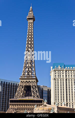 Las Vegas - ca. Juli 2016: Äußere des Paris Las Vegas. Mit einer Half-Size Eiffelturm IV Stockfoto
