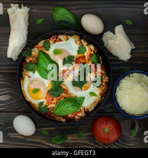 Frühstück mit türkischen würzige Shakshuka, Stillleben Stockfoto