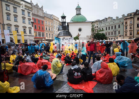 Krakau, Polen. 31. Juli 2016. Pilger aus Krakau nach Weltjugendtag endet Krakau 2016. Bildnachweis: Rok Rakun/Pacific Press/Alamy Live-Nachrichten Stockfoto