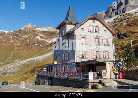 Eine authentische, entfernte Hotel auf dem Klausenpass in der Schweiz. Stockfoto