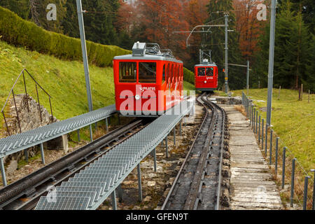 Schuss von der Ausweiche auf der Schweiz-Pilatus-Zahnradbahn Stockfoto