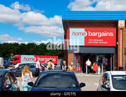 Home Schnäppchen Shop (und Lieferung LKW) in Pontefract, West Yorkshire, England UK Stockfoto