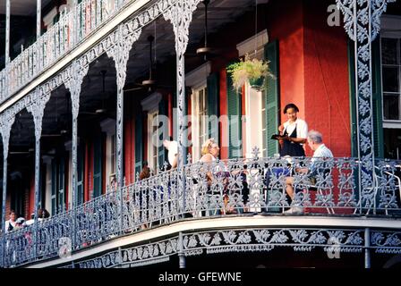 New Orleans. Die Royal Cafe Restaurant im Französischen Viertel Vieux Carre an der Ecke des Royal und Peter Straßen Louisiana USA Stockfoto